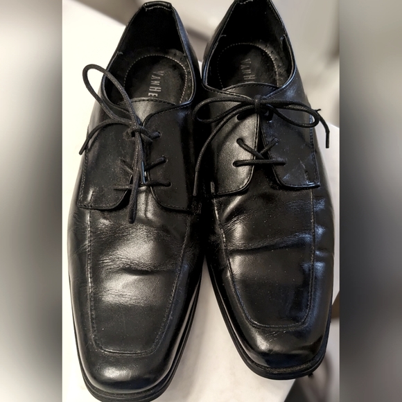 EUC VanHeusen Black LEATHER Dress Shoes for men sz 10D - Picture 1 of 8